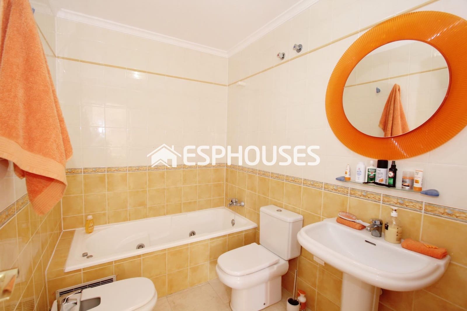 3 bedroom Villa for sale in Altea with pool garage - € 499,000 (Ref: 8648385)