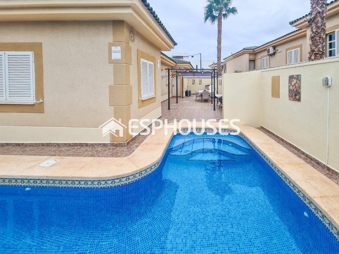 3 bedroom Villa for sale in Albir with pool - € 524,500 (Ref: 8672212)
