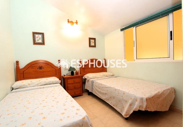 2 chambre Appartement à vendre à Zona Pueblo, Guardamar del Segura avec piscine garage - 212 000 € (Ref: 8672213)