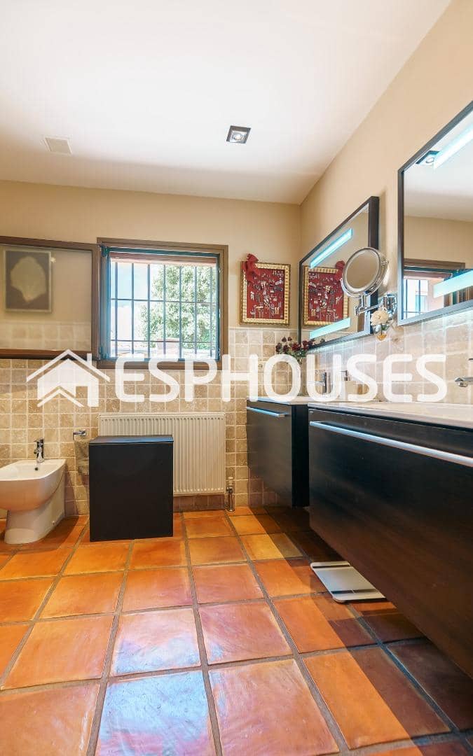 5 soveværelse Villa til salg i La Nucia med swimmingpool garage - € 899.000 (Ref: 8682587)