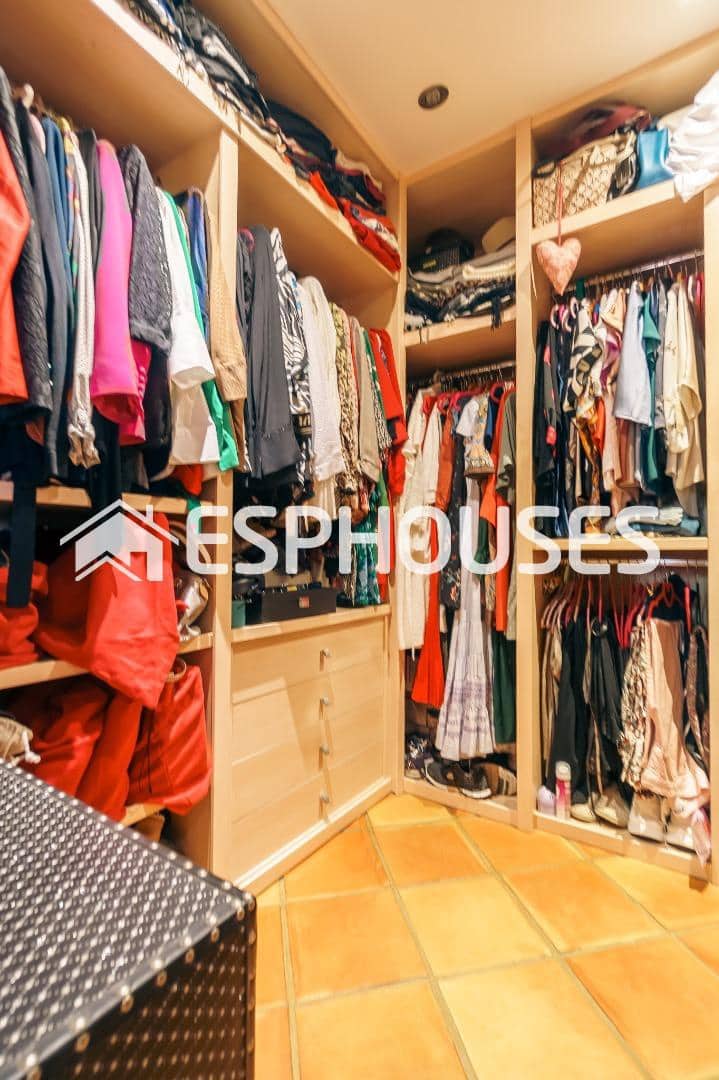 5 soveværelse Villa til salg i La Nucia med swimmingpool garage - € 899.000 (Ref: 8682587)