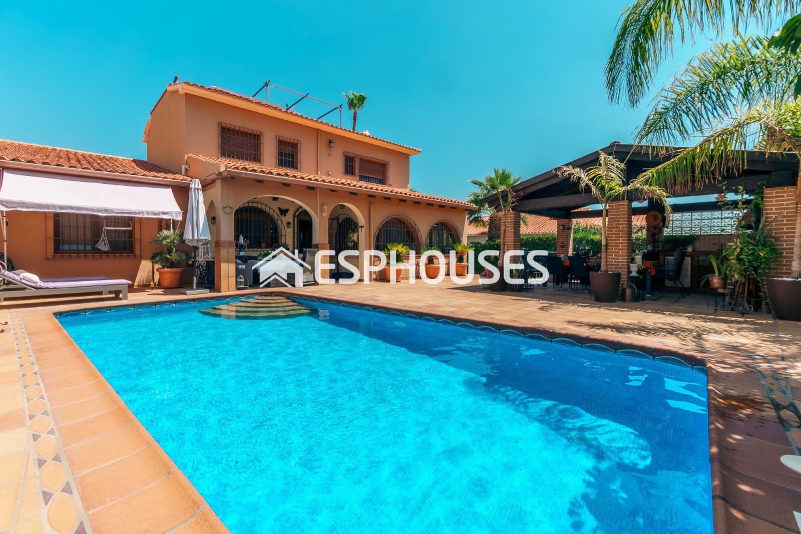 5 soveværelse Villa til salg i La Nucia med swimmingpool garage - € 899.000 (Ref: 8682587)