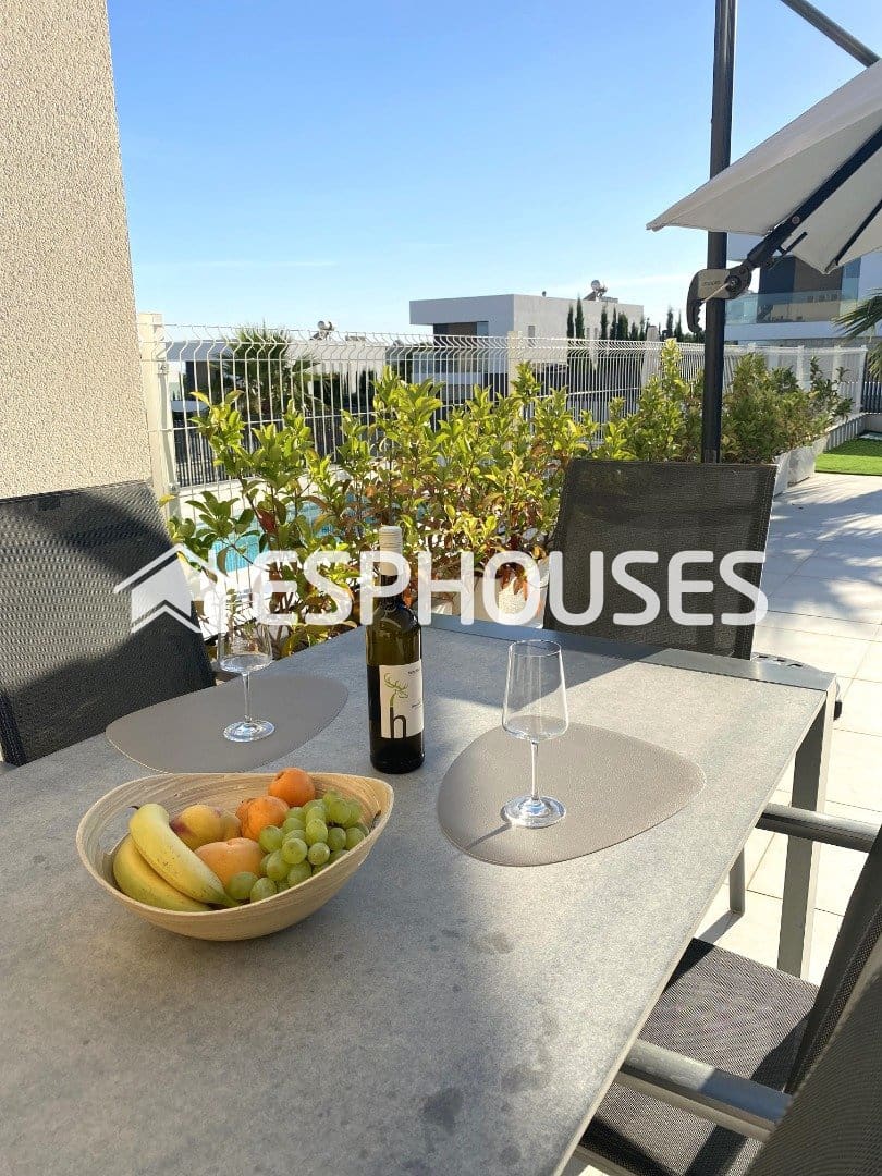 3 bedroom Townhouse for sale in Finestrat with pool garage - € 699,000 (Ref: 8760118)