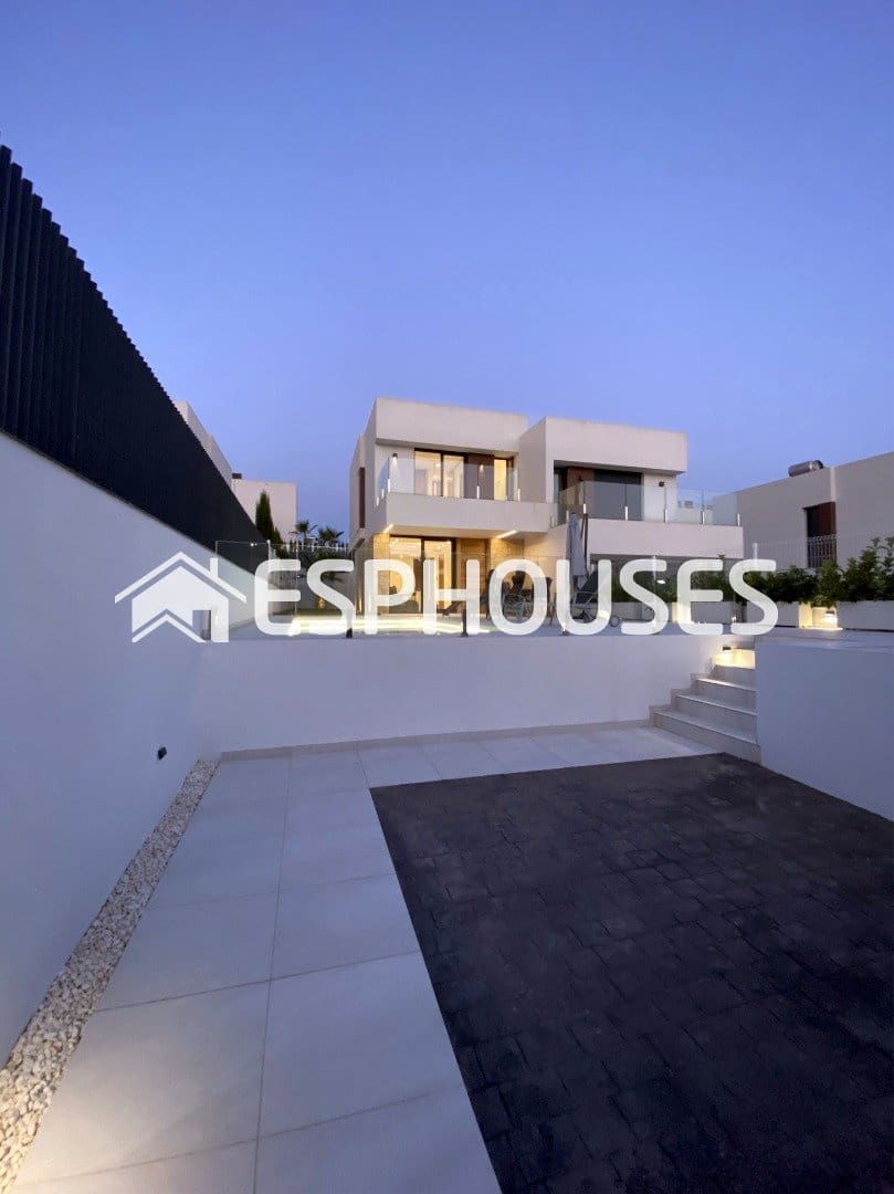 3 bedroom Townhouse for sale in Finestrat with pool garage - € 699,000 (Ref: 8760118)