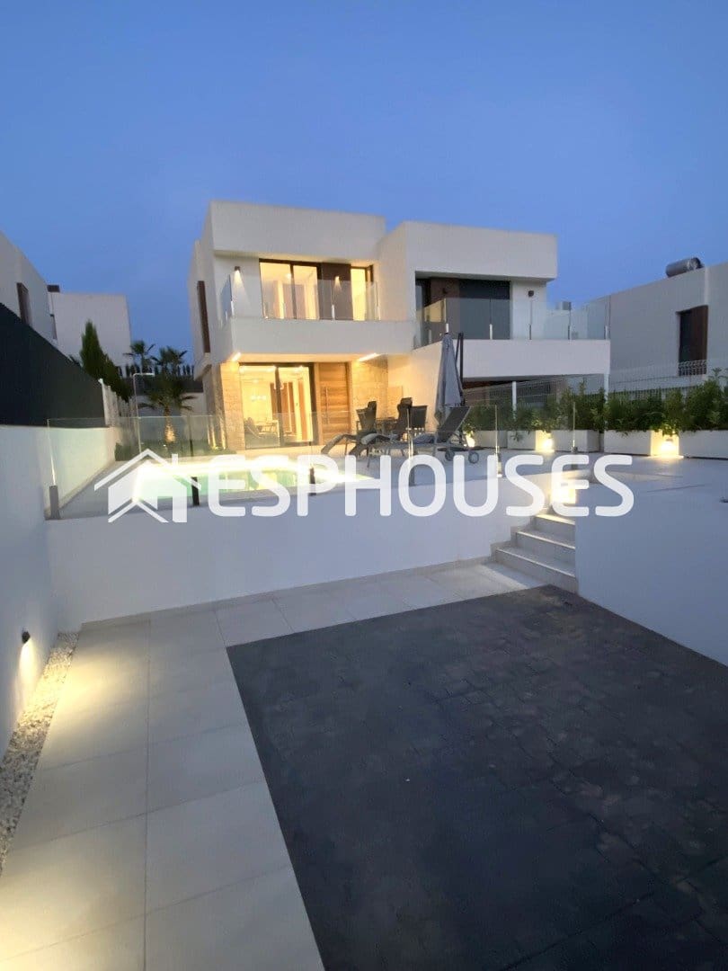 3 bedroom Townhouse for sale in Finestrat with pool garage - € 699,000 (Ref: 8760118)
