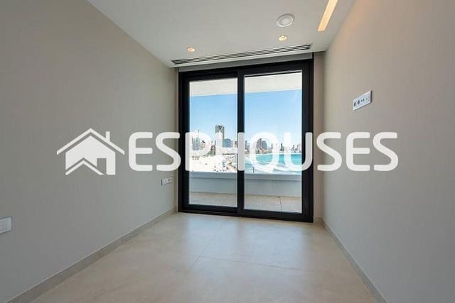 4 sovrum Lägenhet till salu i Playa Poniente, Benidorm med pool garage - 1 650 000 € (Ref: 8760139)