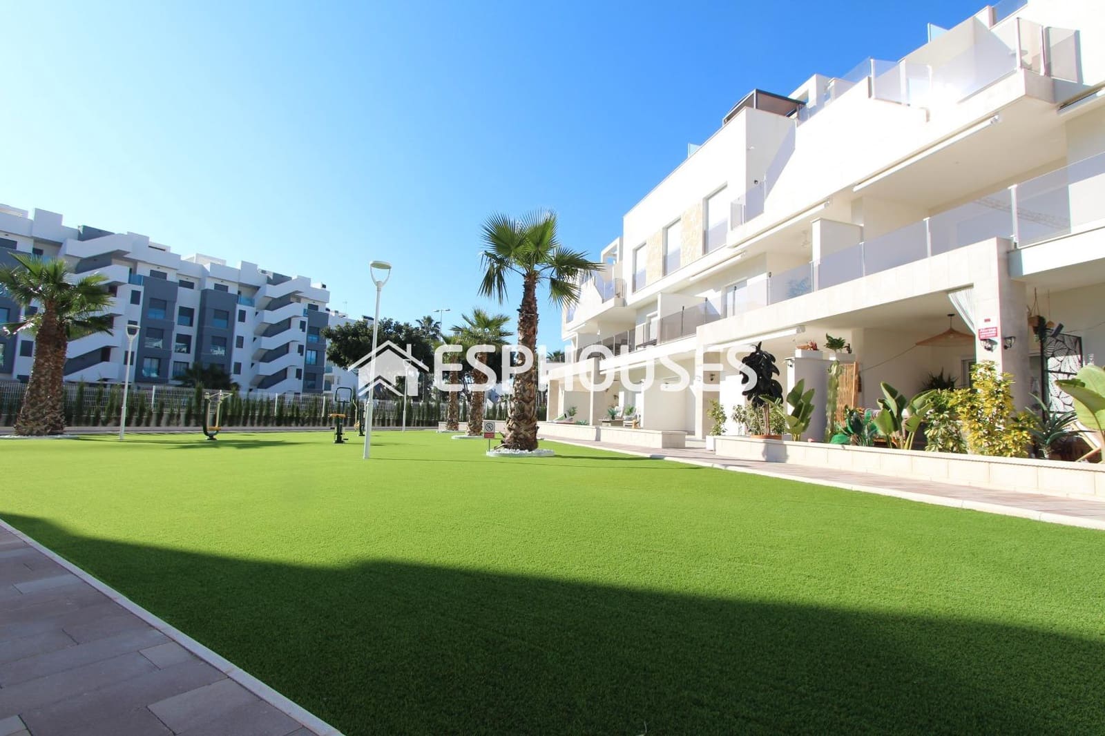 2 chambre Appartement à vendre à Guardamar del Segura avec piscine garage - 330 000 € (Ref: 9444042)