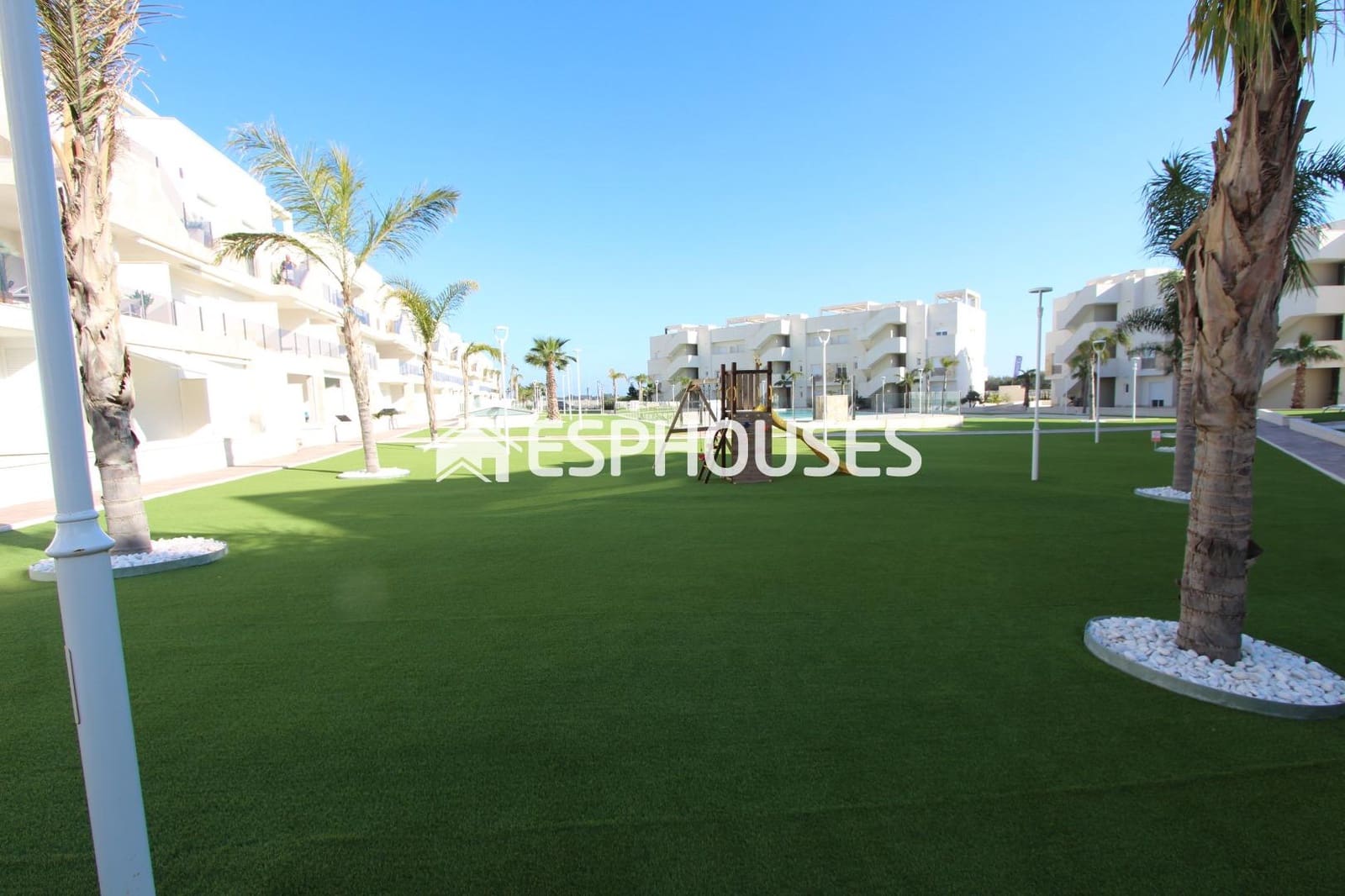 2 chambre Appartement à vendre à Guardamar del Segura avec piscine garage - 330 000 € (Ref: 9444042)