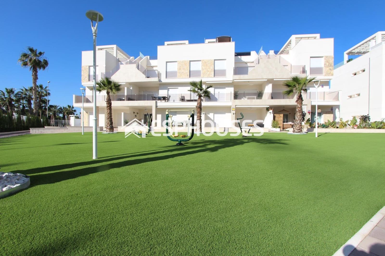 2 chambre Appartement à vendre à Guardamar del Segura avec piscine garage - 330 000 € (Ref: 9444042)