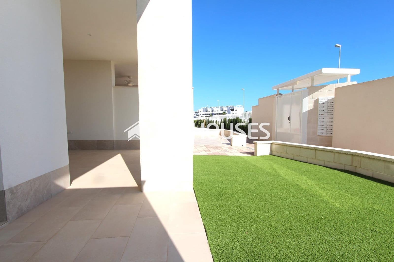 2 chambre Appartement à vendre à Guardamar del Segura avec piscine garage - 330 000 € (Ref: 9444042)