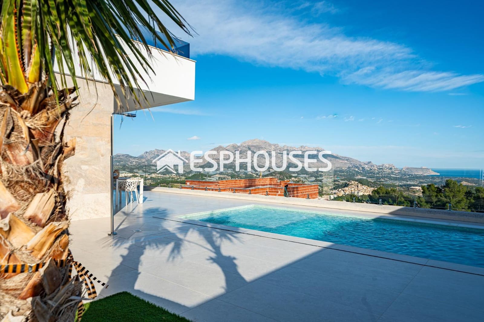 3 bedroom Villa for sale in Polop with pool garage - € 649,000 (Ref: 9444051)