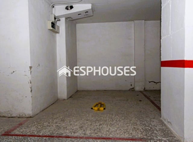 Garage te koop in Guardamar Playa, Guardamar del Segura - € 12.000 (Ref: 9444055)