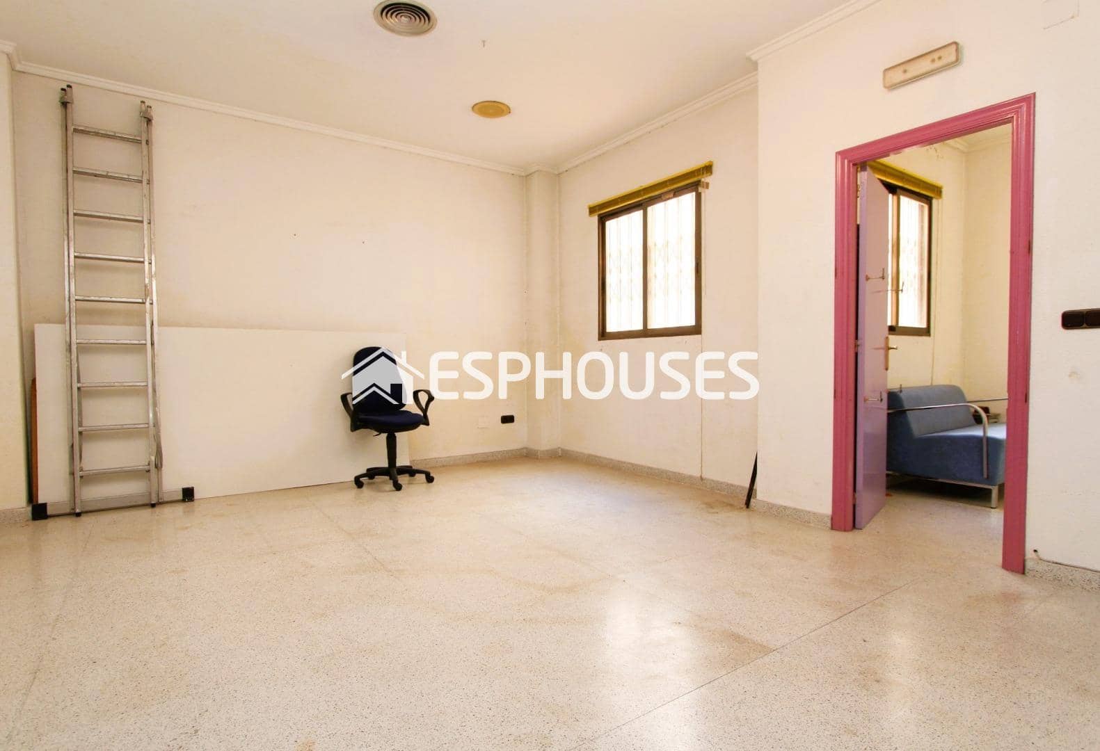 Kommersiell til salgs i Guardamar del Segura - € 115 000 (Ref: 9444056)