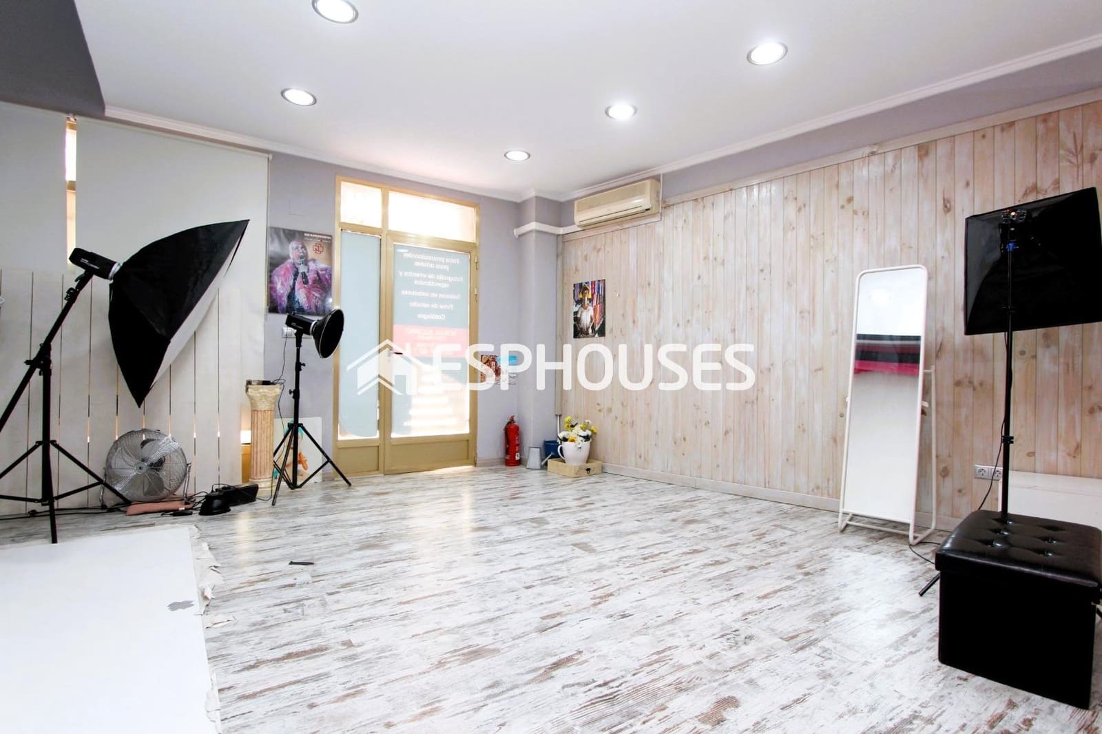 Kommersiell til salgs i Guardamar del Segura - € 115 000 (Ref: 9444056)