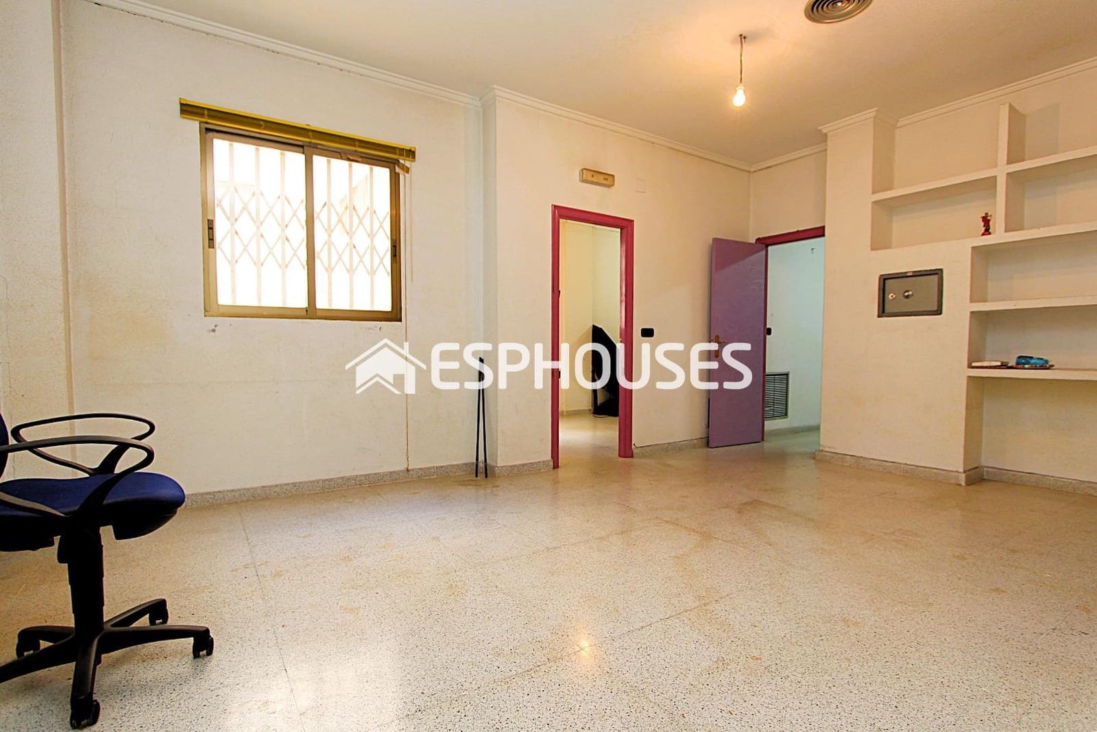 Kommersiell til salgs i Guardamar del Segura - € 115 000 (Ref: 9444056)