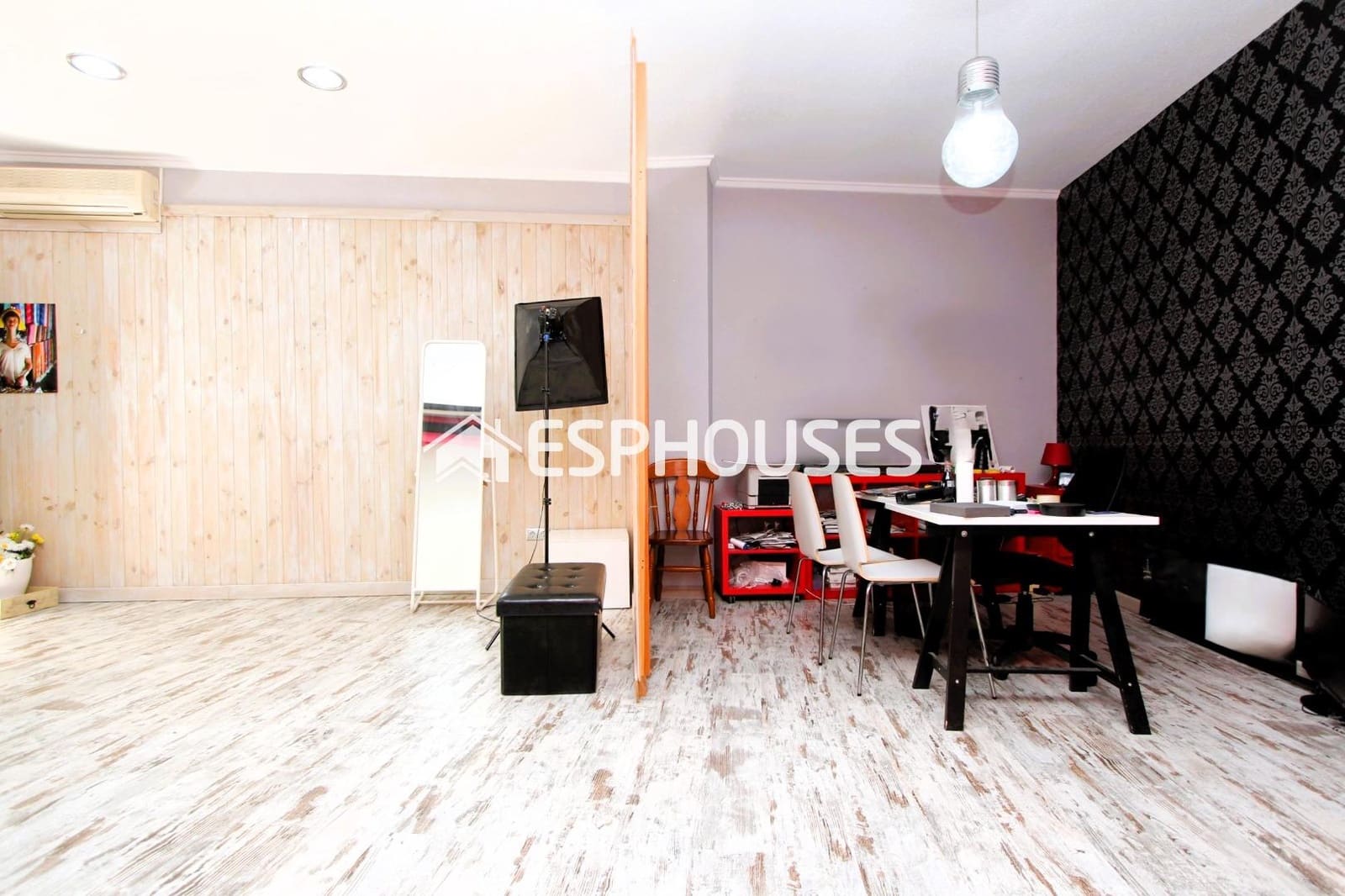 Kommersiell til salgs i Guardamar del Segura - € 115 000 (Ref: 9444056)