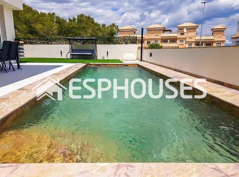 3 sypialnia Willa na sprzedaż w Orihuela Costa z basenem garażem - 575 000 € (Ref: 9444067)