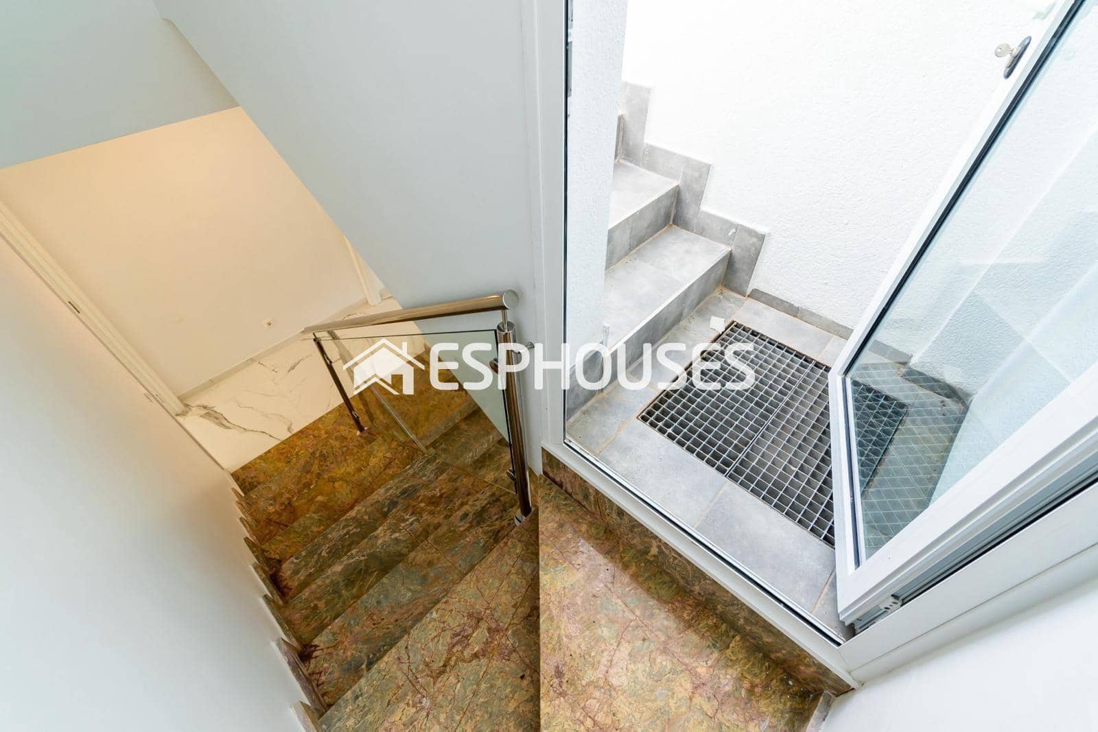 3 sypialnia Willa na sprzedaż w Orihuela Costa z basenem garażem - 575 000 € (Ref: 9444067)