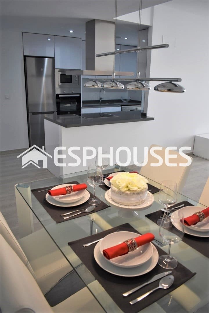 Apartamento de 3 habitaciones en San Miguel de Salinas en venta con piscina garaje - 276.000 € (Ref: 9444083)