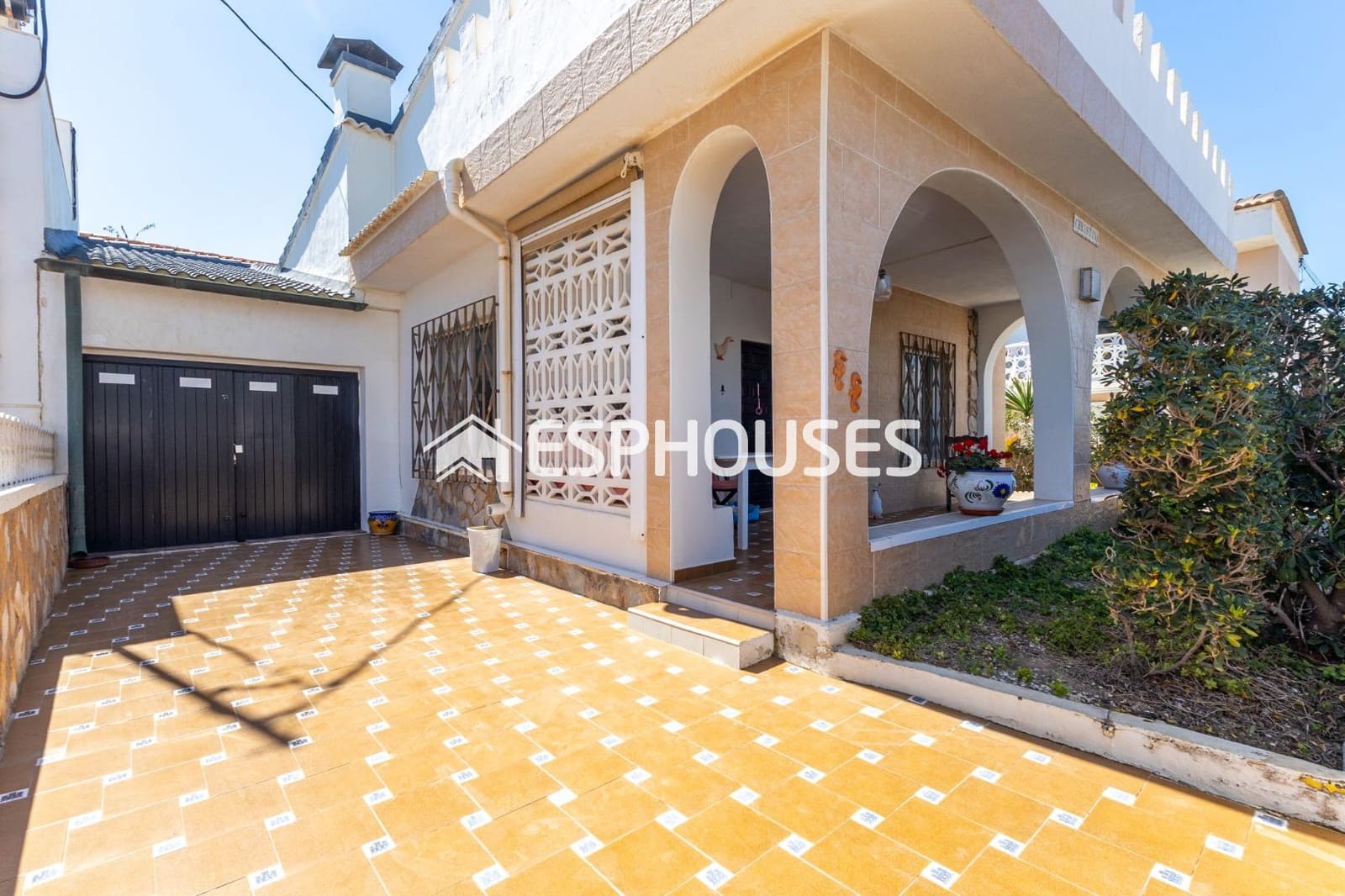 3 chambre Villa/Maison à vendre à La Mata avec garage - 585 000 € (Ref: 9444099)