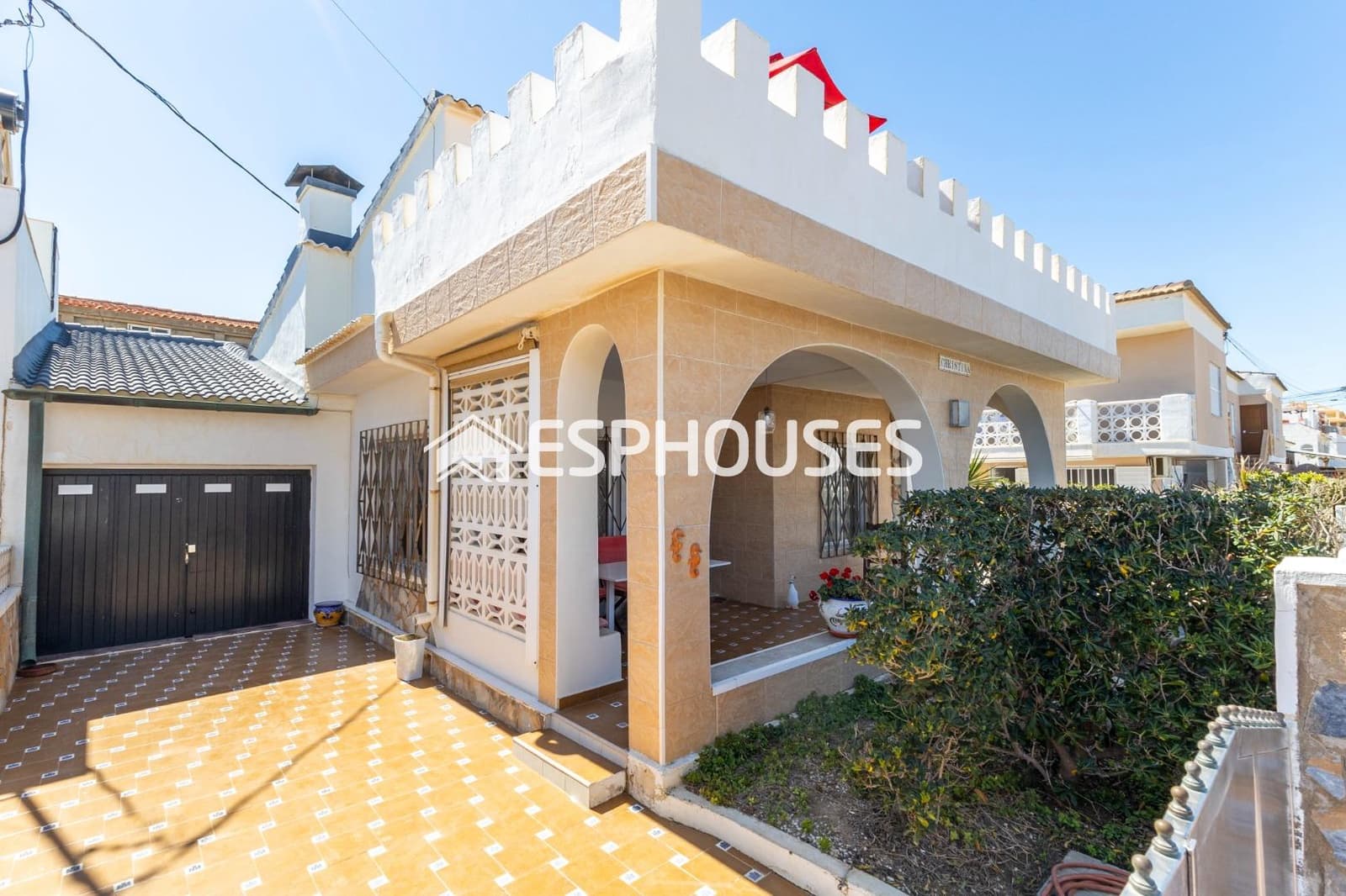 3 chambre Villa/Maison à vendre à La Mata avec garage - 585 000 € (Ref: 9444099)