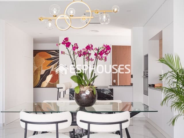 3 soverom Hus til salgs i San Pedro del Pinatar ciudad, San Pedro del Pinatar med svømmebasseng garasje - € 439 000 (Ref: 9444112)