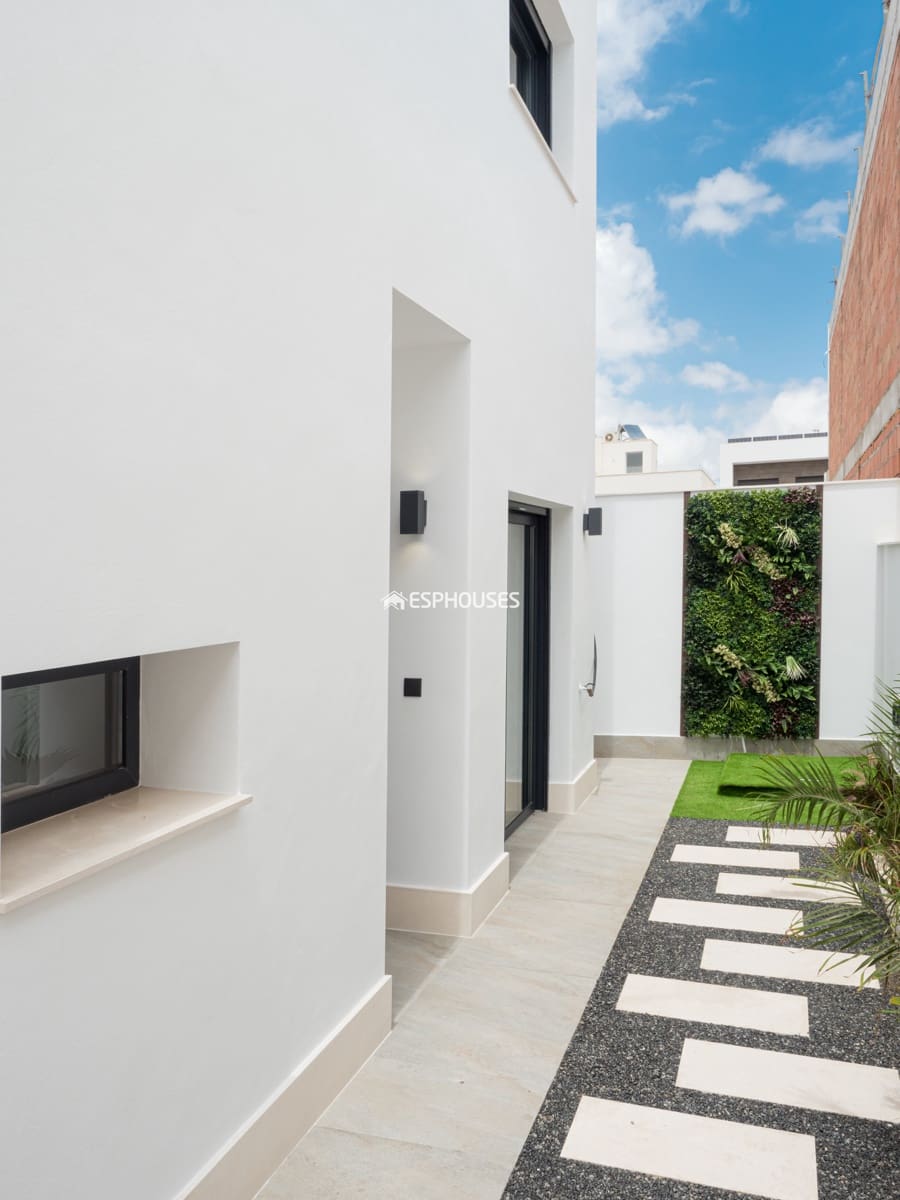 3 slaapkamer Huis te koop in San Pedro del Pinatar met zwembad garage - € 439.000 (Ref: 9444112)