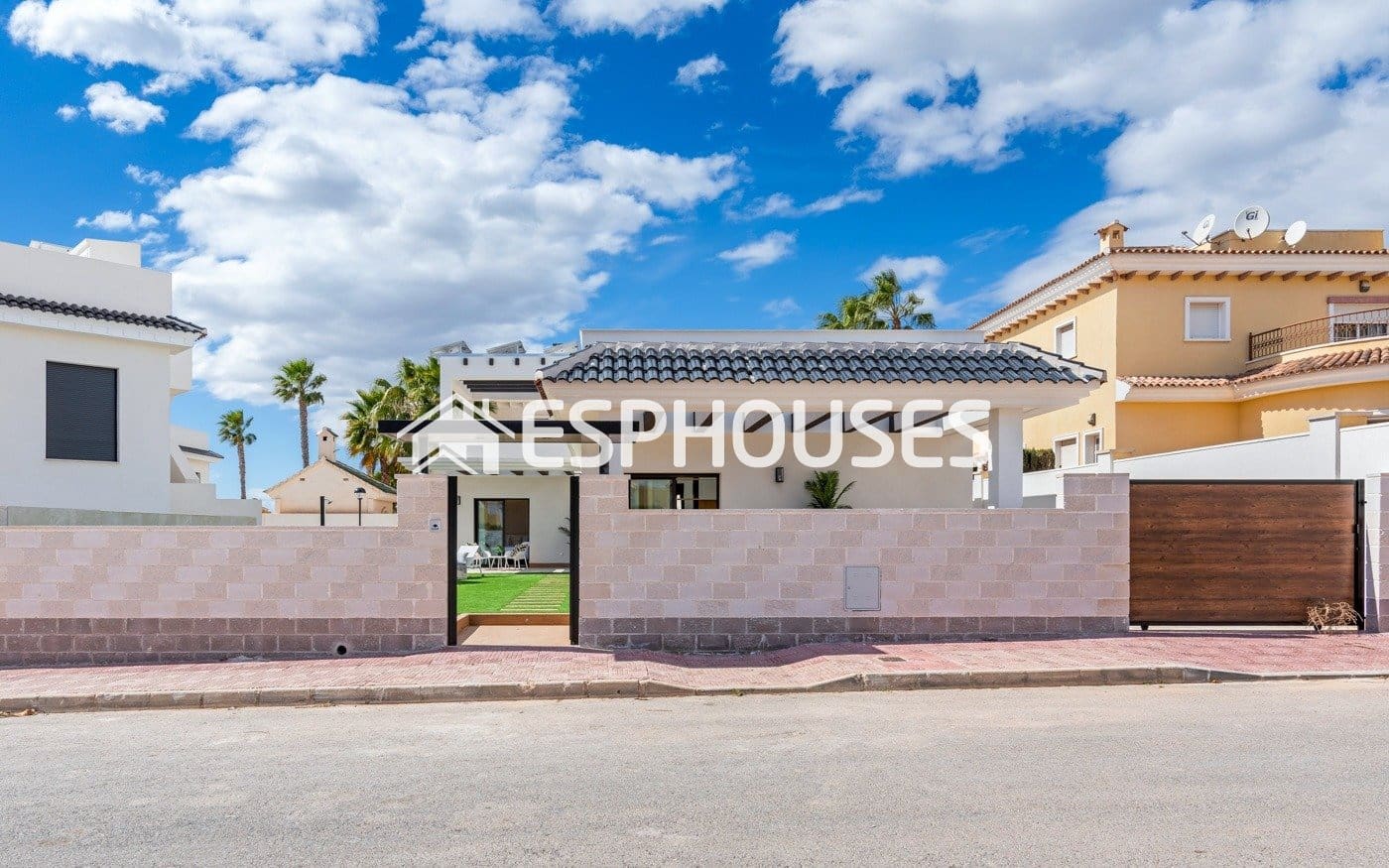 3 slaapkamer Villa te koop in Ciudad Quesada met zwembad - € 766.380 (Ref: 9444118)