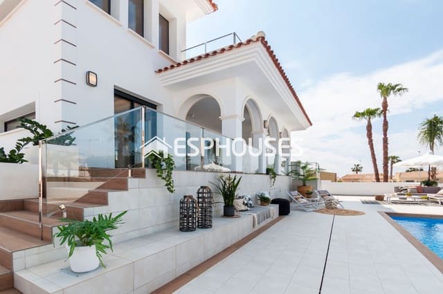 3 soveværelse Villa til salg i Doña Pepa, Rojales med swimmingpool - € 829.663 (Ref: 9444126)
