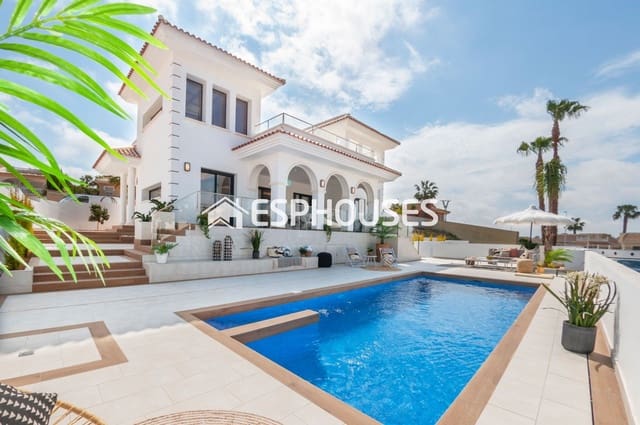 3 soveværelse Villa til salg i Doña Pepa, Rojales med swimmingpool - € 829.663 (Ref: 9444126)