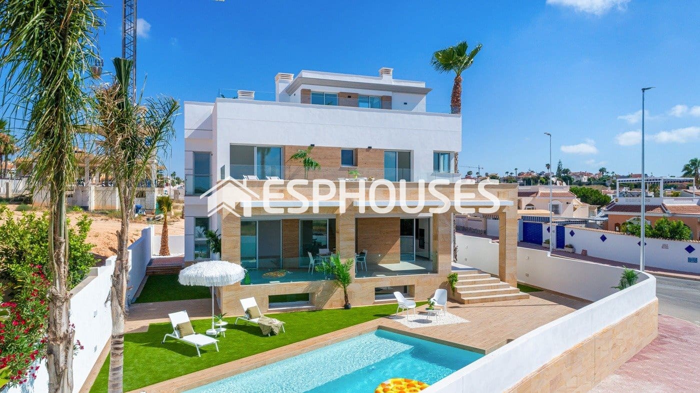 4 bedroom Villa for sale in Ciudad Quesada with pool - € 864,647 (Ref: 9444127)