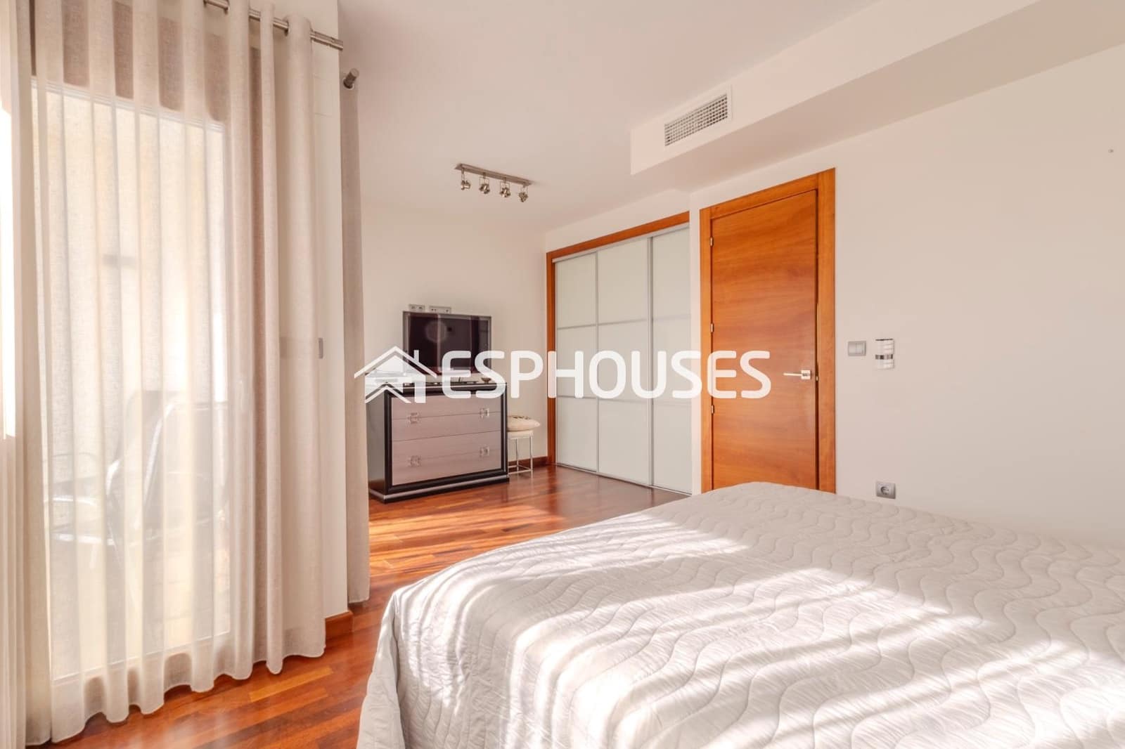 4 bedroom Bungalow for sale in Guardamar del Segura with pool garage - € 519,000 (Ref: 9444132)