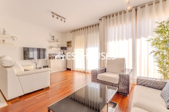 4 makuuhuone Bungalow myytävänä paikassa Guardamar Playa, Guardamar del Segura mukana uima-altaan 
autotalli - 519 000 € (Ref: 9444132)