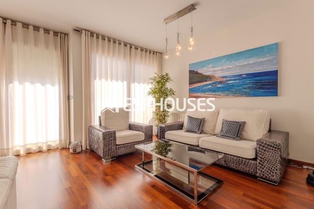 4 makuuhuone Bungalow myytävänä paikassa Guardamar Playa, Guardamar del Segura mukana uima-altaan 
autotalli - 519 000 € (Ref: 9444132)