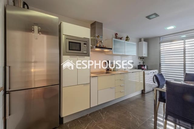 4 makuuhuone Bungalow myytävänä paikassa Guardamar Playa, Guardamar del Segura mukana uima-altaan 
autotalli - 519 000 € (Ref: 9444132)