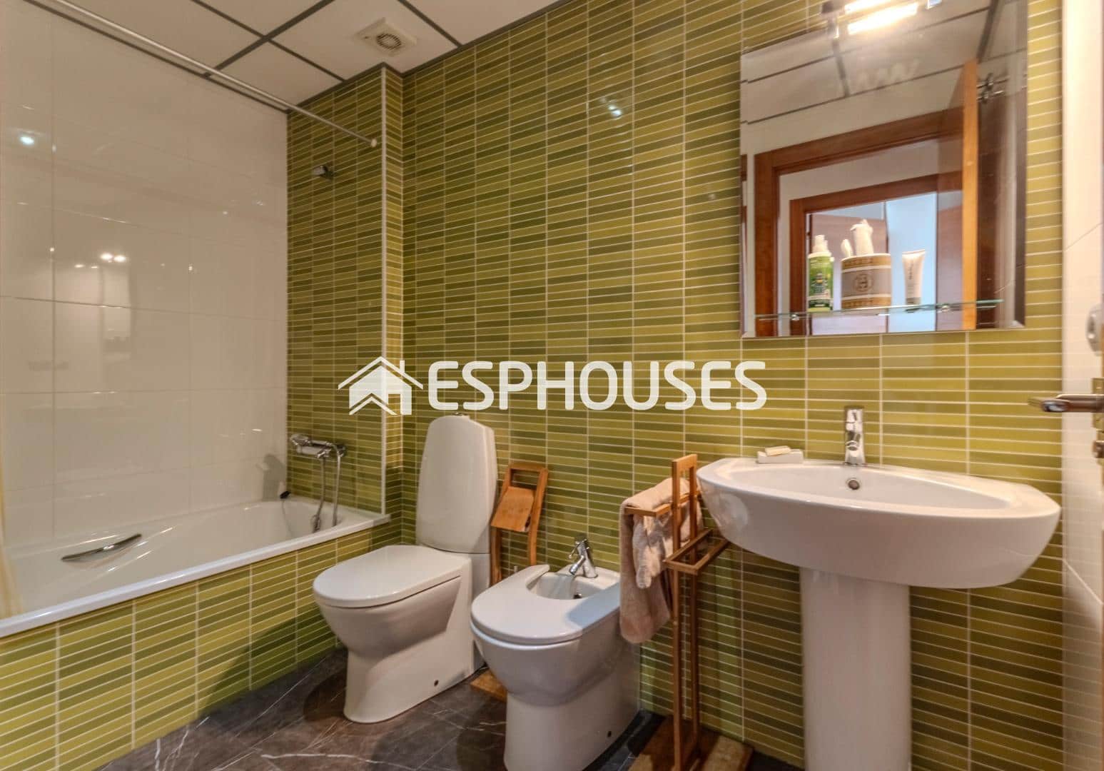 4 bedroom Bungalow for sale in Guardamar del Segura with pool garage - € 519,000 (Ref: 9444132)