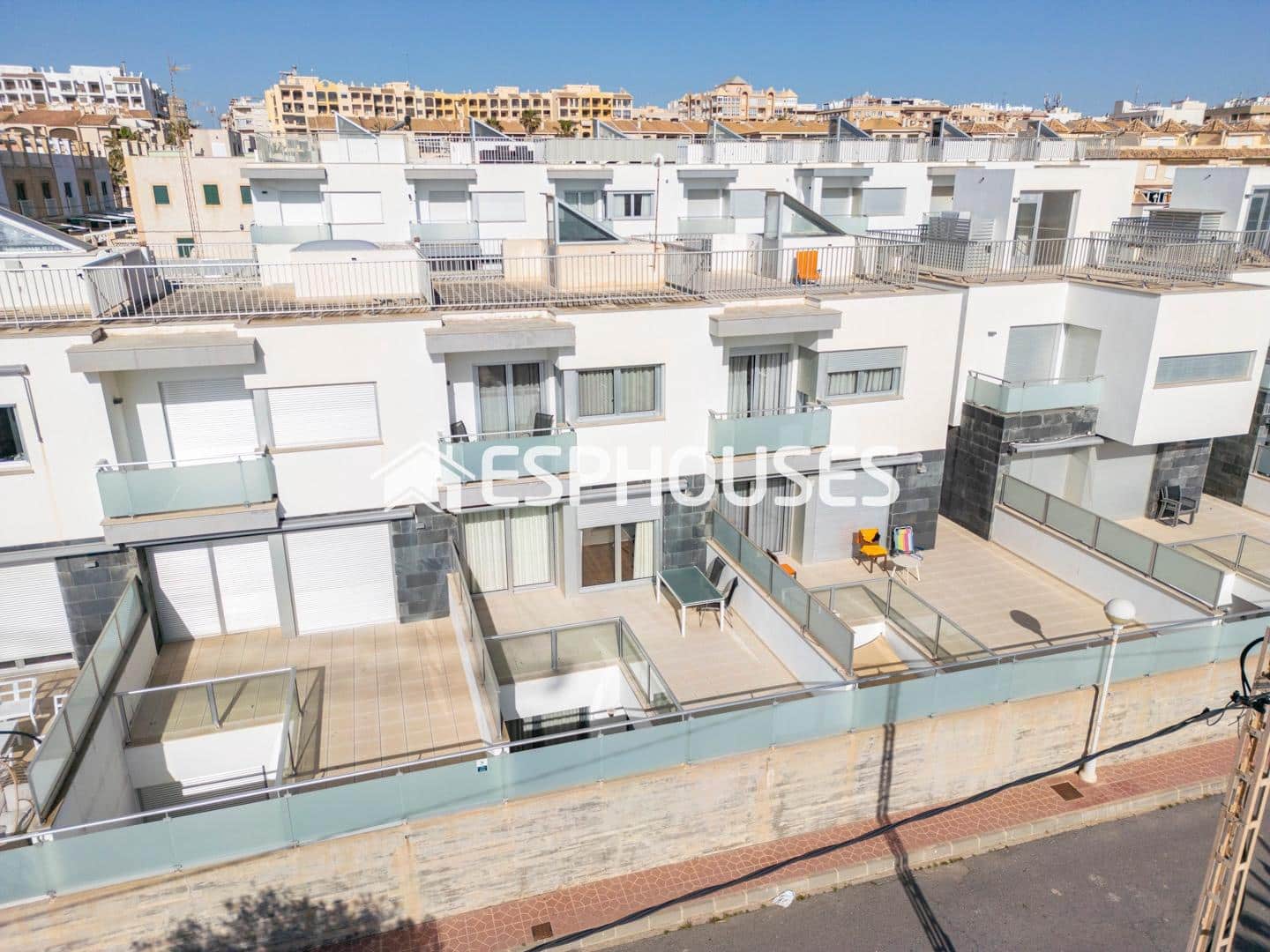 4 bedroom Bungalow for sale in Guardamar del Segura with pool garage - € 519,000 (Ref: 9444132)