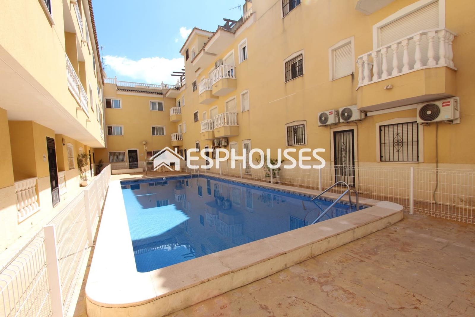 2 bedroom Apartment for sale in Formentera del Segura with pool - € 101,000 (Ref: 9444142)