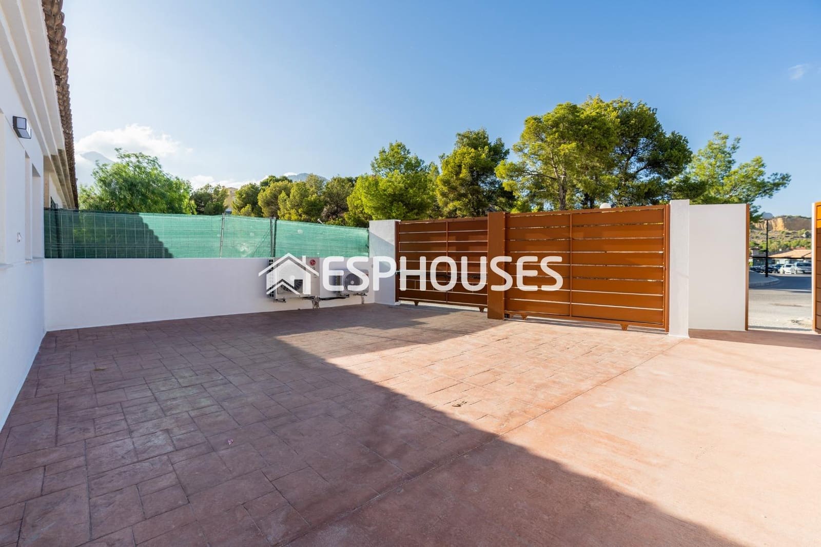 4 quarto Bungalow para venda em La Nucia com piscina garagem - 517 000 € (Ref: 9444203)