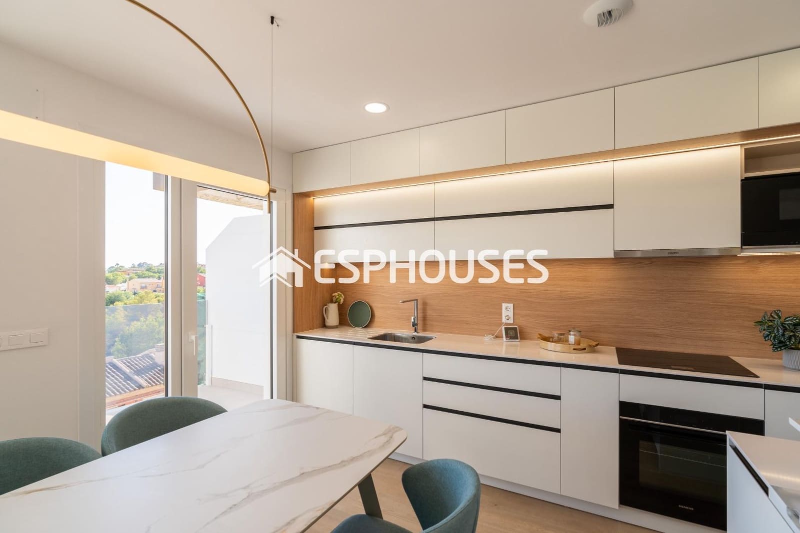 4 quarto Bungalow para venda em La Nucia com piscina garagem - 545 000 € (Ref: 9444211)