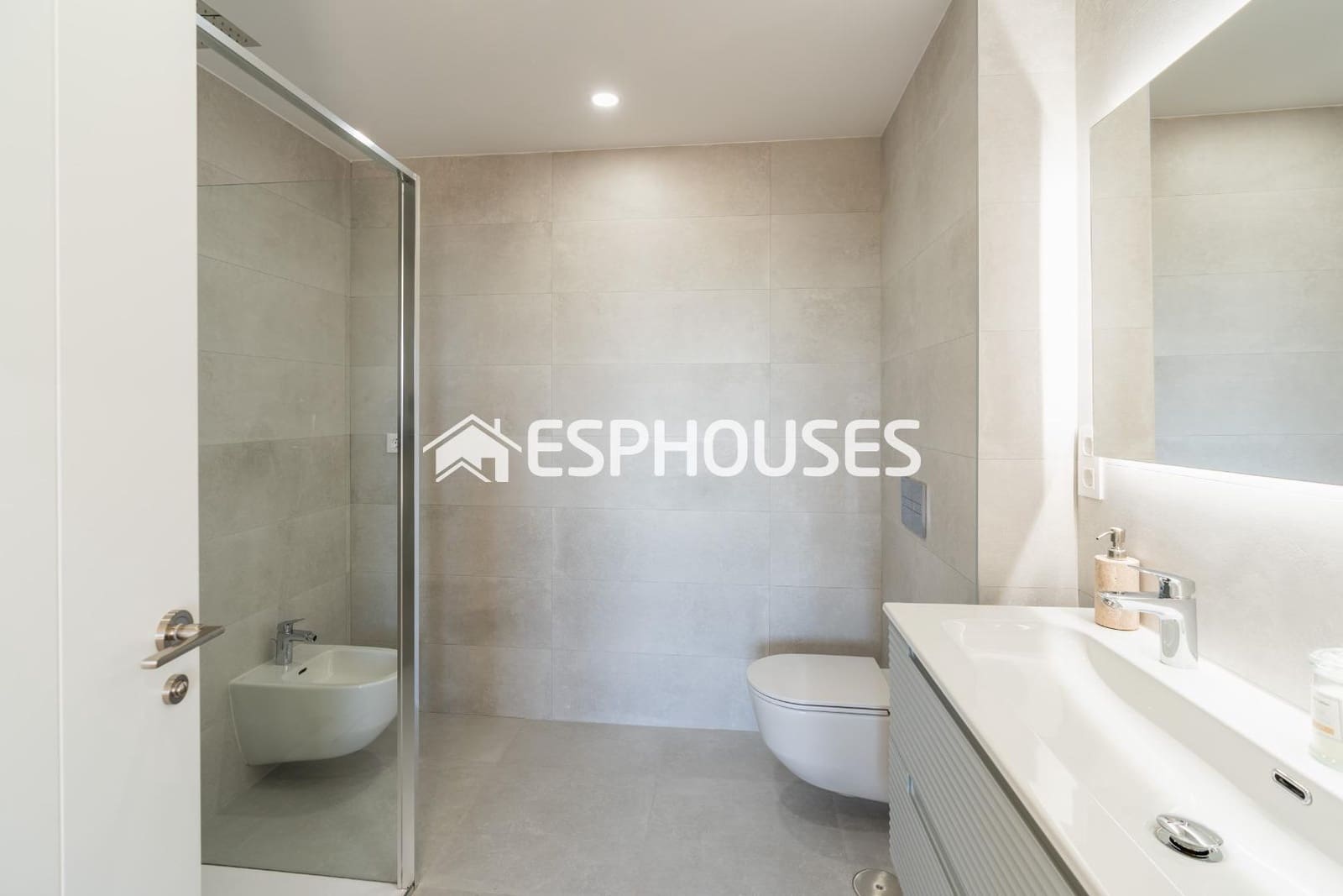 4 quarto Bungalow para venda em La Nucia com piscina garagem - 545 000 € (Ref: 9444211)