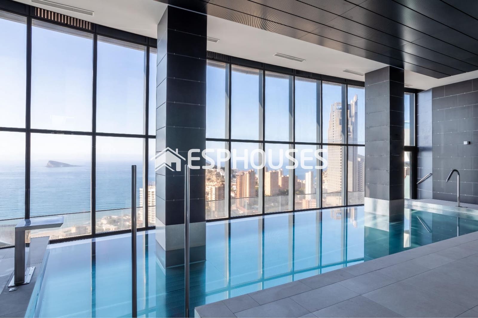 2 sovrum Lägenhet till salu i Benidorm med pool garage - 665 000 € (Ref: 9444219)