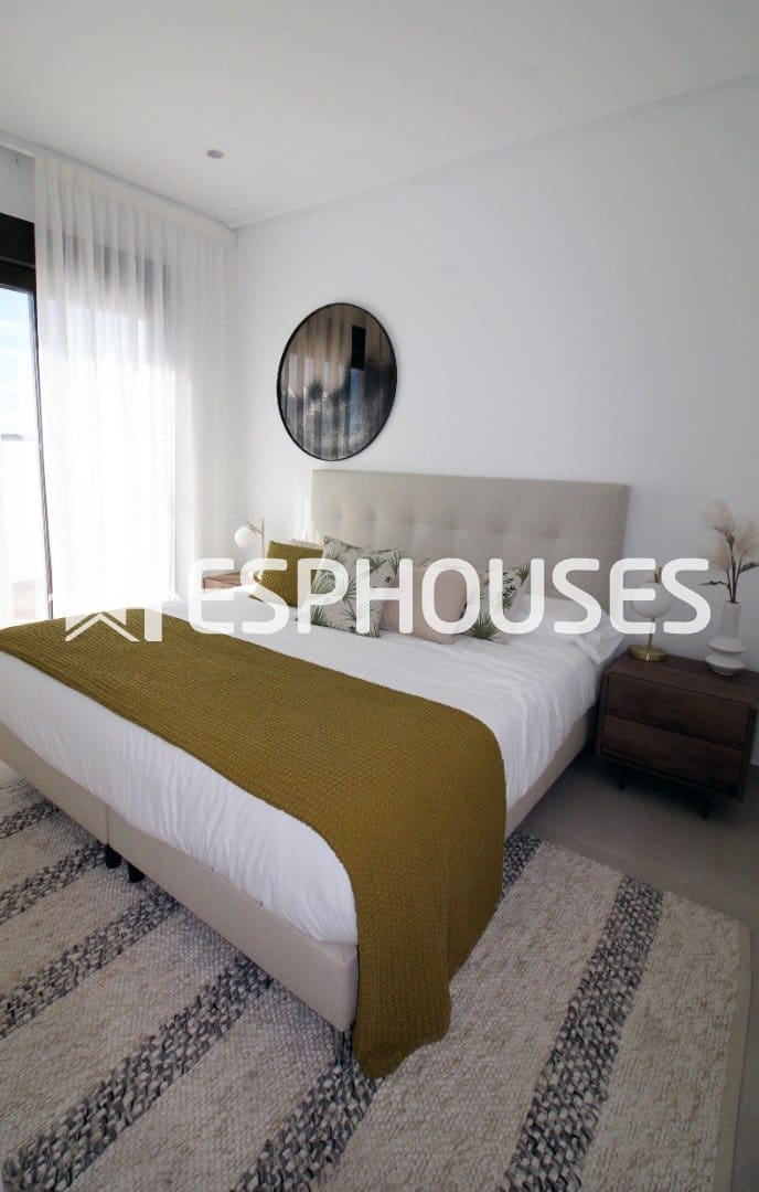 4 bedroom Semi-detached Villa for sale in Pilar de la Horadada with pool - € 369,900 (Ref: 9444239)