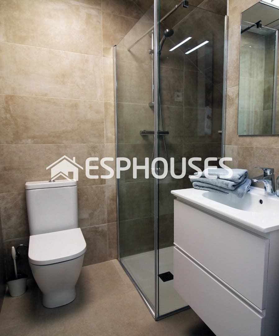 4 bedroom Semi-detached Villa for sale in Pilar de la Horadada with pool - € 369,900 (Ref: 9444239)