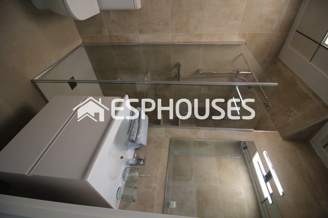 4 bedroom Semi-detached Villa for sale in Pilar de la Horadada with pool - € 369,900 (Ref: 9444239)