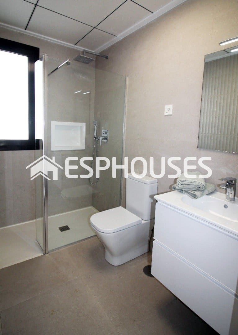 4 bedroom Semi-detached Villa for sale in Pilar de la Horadada with pool - € 369,900 (Ref: 9444239)