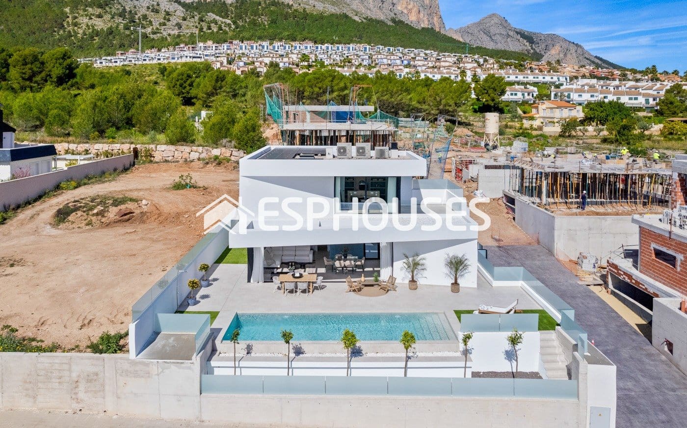 3 soveværelse Villa til salg i Polop med swimmingpool garage - € 820.000 (Ref: 9444241)