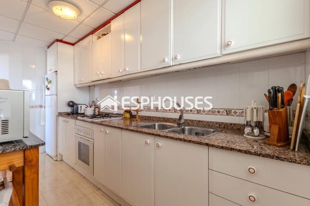 Apartamento de 3 habitaciones en Las Viñas, Guardamar del Segura en venta con piscina garaje - 220.000 € (Ref: 9444246)