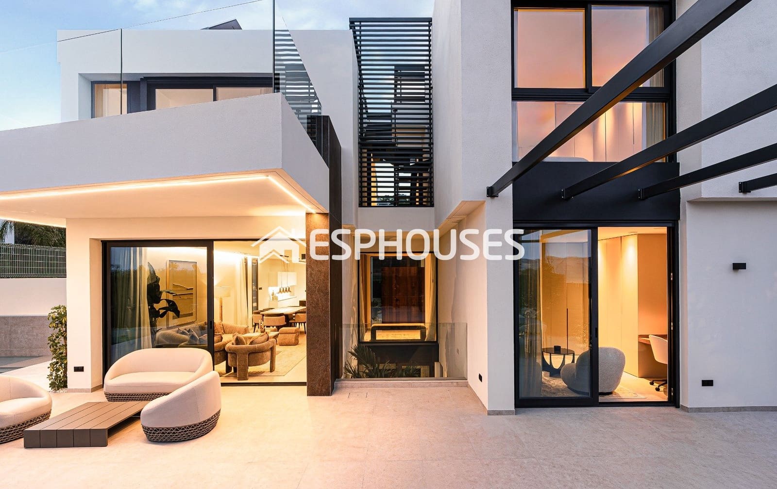 4 soveværelse Villa til salg i La Nucia med swimmingpool - € 1.095.000 (Ref: 9444254)