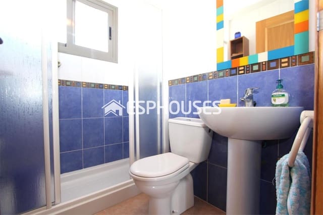 Apartamento de 2 habitaciones en Puerto Deportivo, Guardamar del Segura en venta con piscina garaje - 237.000 € (Ref: 9444257)